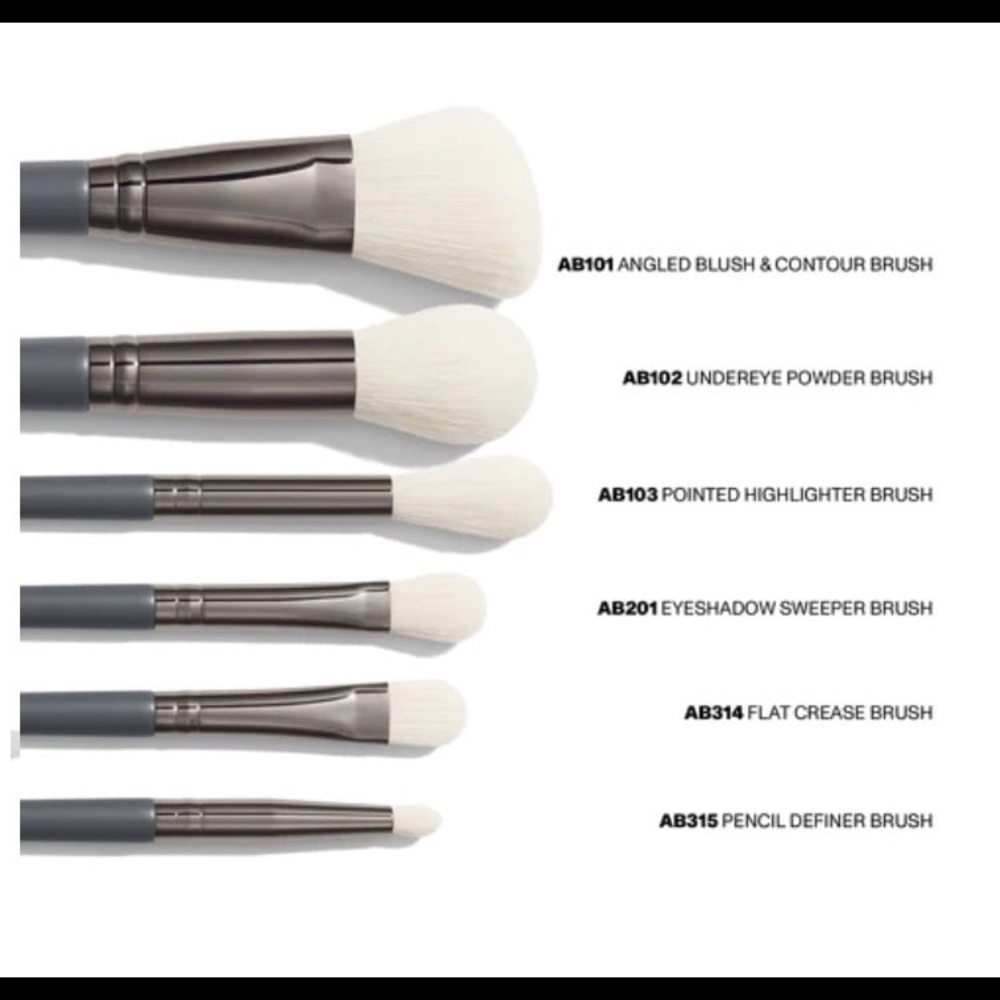 7-Piece Essental Brush & Tubby Set - Picture 2 of 6